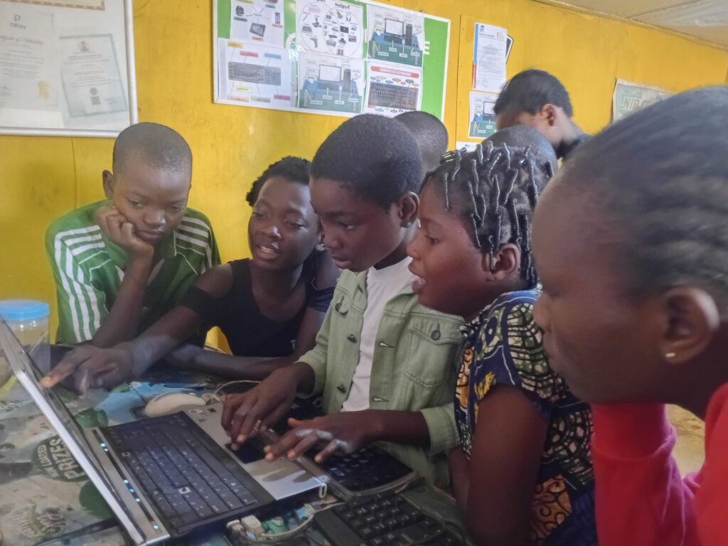 Group of student at Ekesh ICT Academy studying Computee